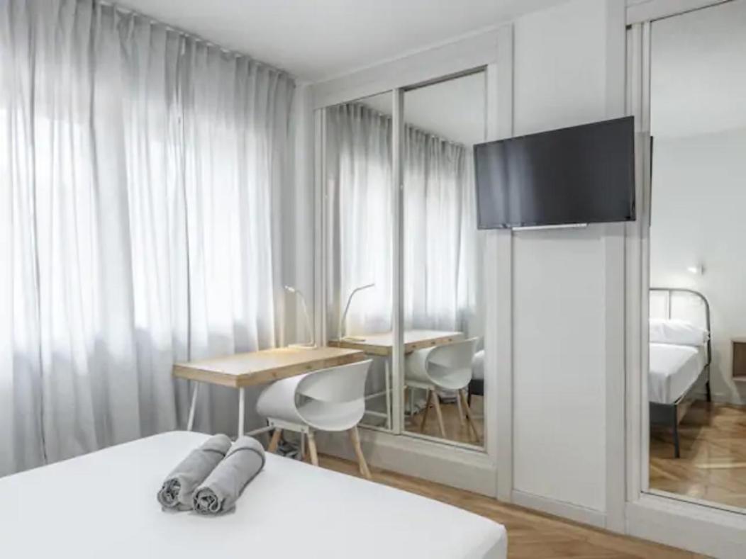 Chalet Alameda De Osuna Hotel Madrid Ngoại thất bức ảnh