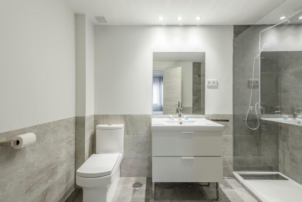Chalet Alameda De Osuna Hotel Madrid Ngoại thất bức ảnh